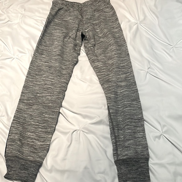 Nice and comfy PINK Victoria’s Secret lounging pants. Worn only once. - Picture 3 of 3